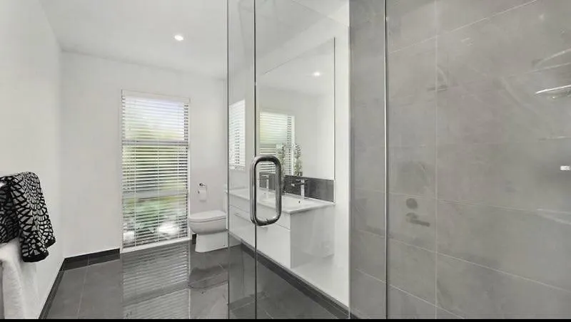 7*7 Holiday Home Крайстчёрч